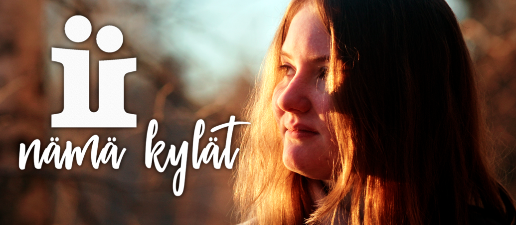 Nämä kylät -laulu Nuori nainen katselee kaukaisuuteen lempeässä auringon kajossa