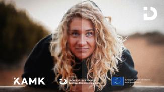 Puoliksi pikselöitynyt ja puoliksi tarkkarajainen ihminen. Ditta-hankkeen, Kamkin, Jatkuvan oppimisen ja työllisyydenpalvelukeskuksen ja EU NextGeneration -logot.